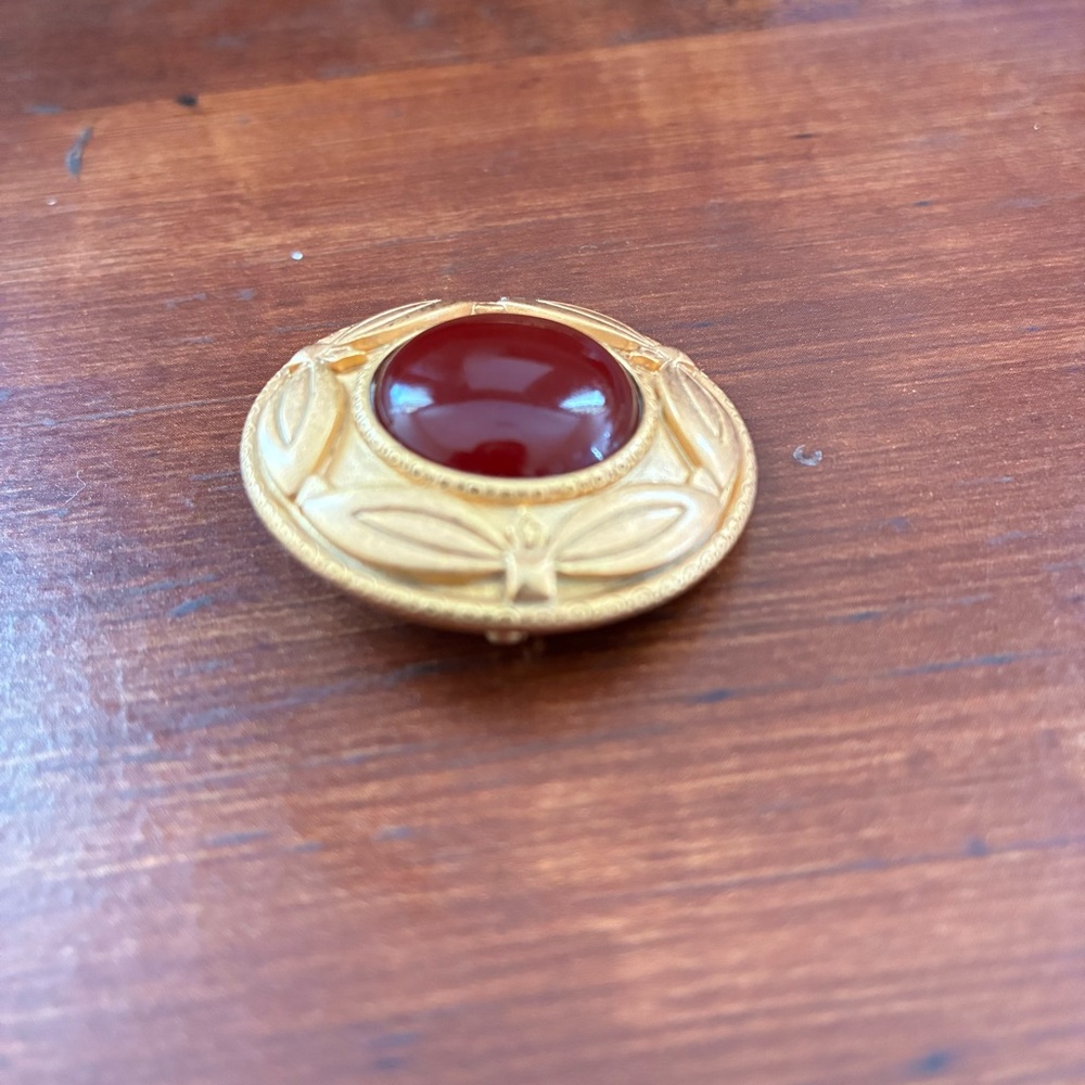 MONET Smithsonian Egyptian Revival Gold Tone Faux Carnelian Cabochon Brooch Pin - Picture 6 of 8